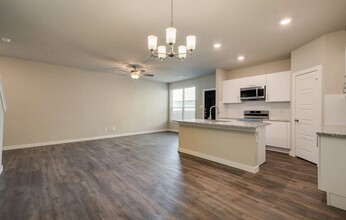 641 Harvest Moon Dr in Venus, TX - Building Photo - Interior Photo