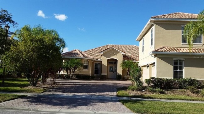property at 3504 Somerset Cir