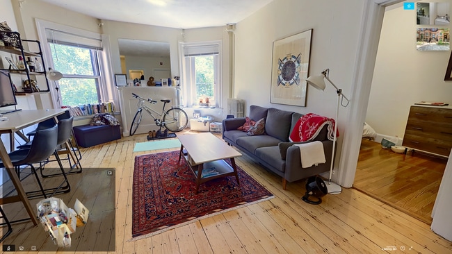 1059 Beacon St, Unit 7 in Brookline, MA - Foto de edificio - Building Photo