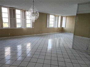 7001 Environ Blvd in Lauderhill, FL - Building Photo - Building Photo