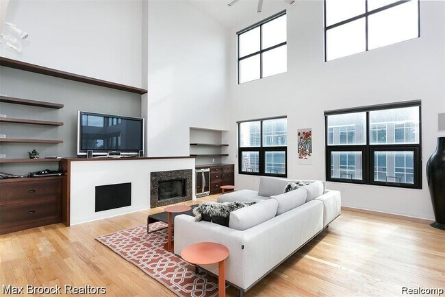 100 N Center St in Royal Oak, MI - Building Photo - Building Photo