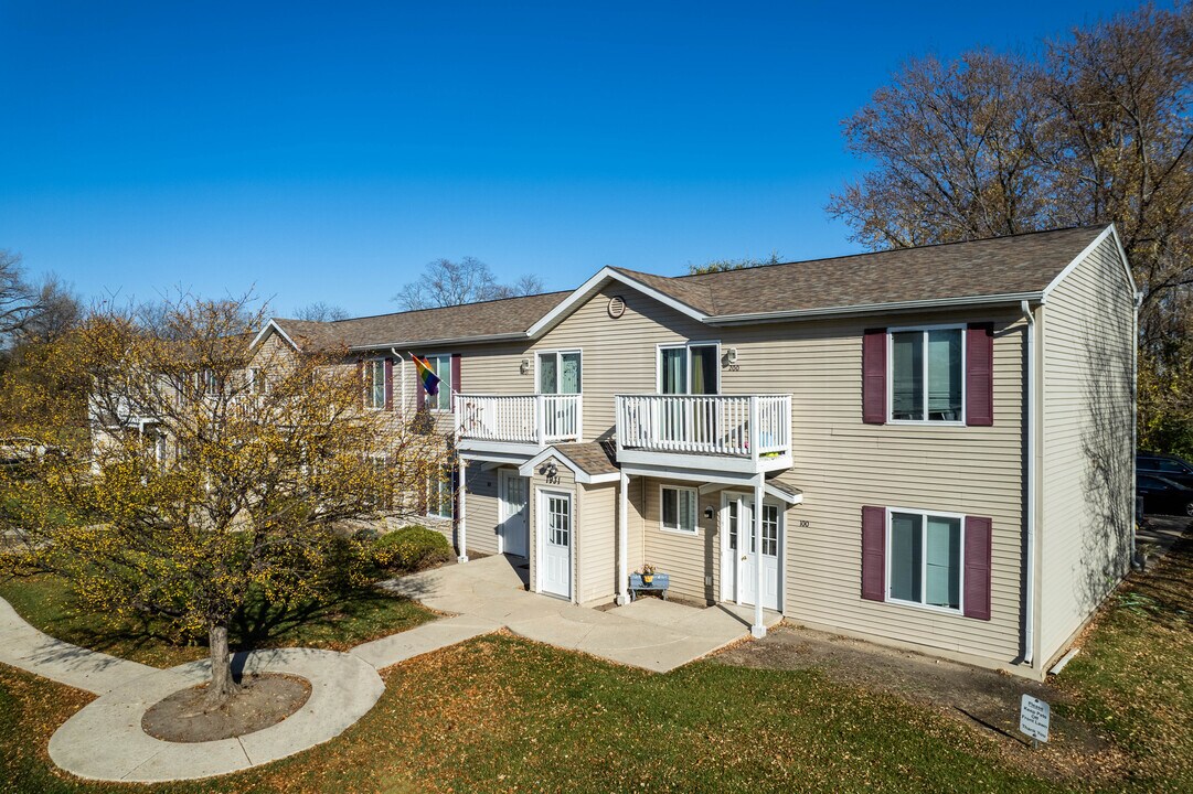 1931 Dupont Dr in Janesville, WI - Foto de edificio