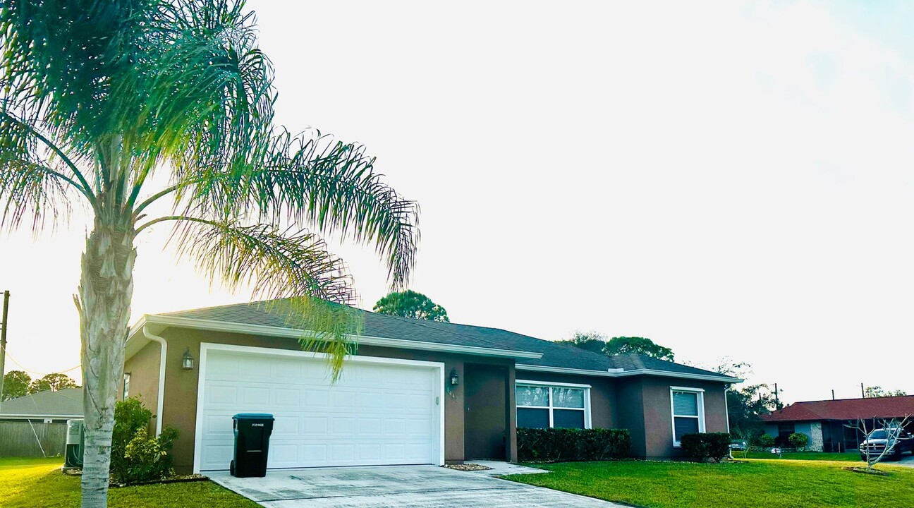 1442 Deming Dr SE in Palm Bay, FL - Building Photo