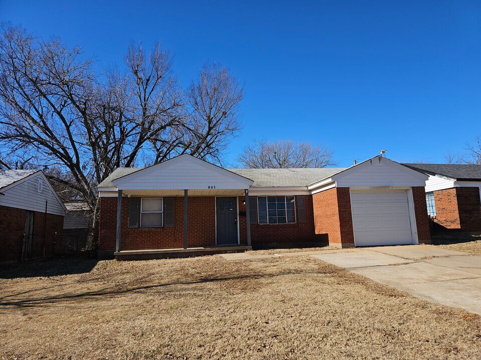 801 S Midwest Blvd in Midwest City, OK - Building Photo