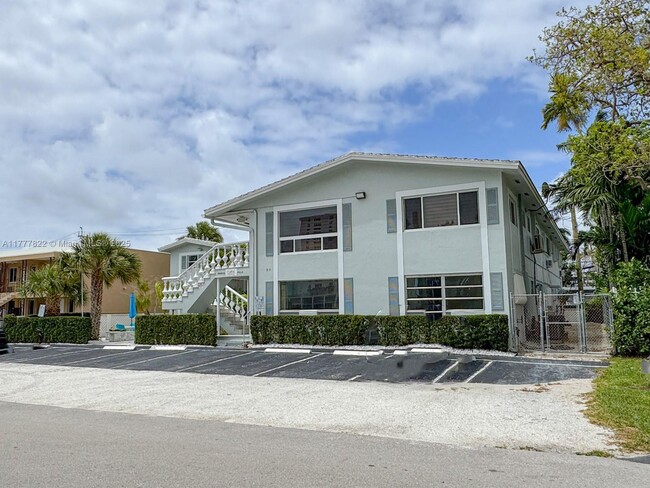 property at 915 Intracoastal Dr