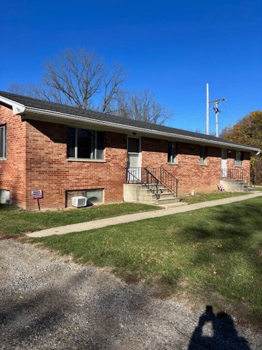 16490 S Seymour Rd in Linden, MI - Building Photo