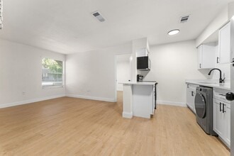 CenterPoint in Gainesville, FL - Building Photo - Interior Photo