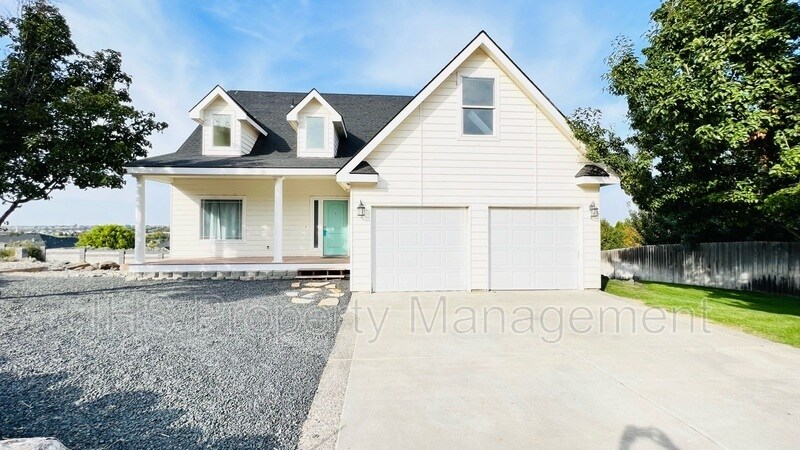 5131 Milky Way in West Richland, WA - Building Photo