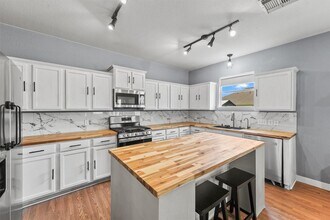 6131 Wilcox Point Dr in Spring, TX - Building Photo - Building Photo