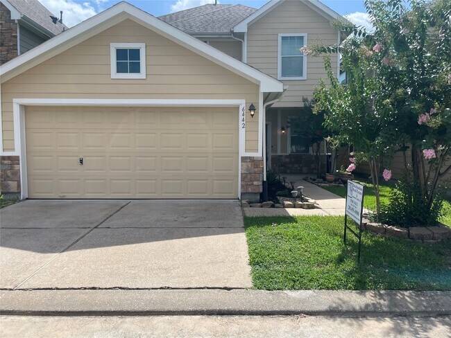 6442 Wilshire Lakes in Houston, TX - Building Photo - Building Photo