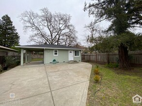 362 5th St W in Sonoma, CA - Foto de edificio - Building Photo