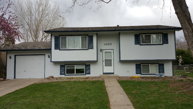 property at 1400 Village Ln