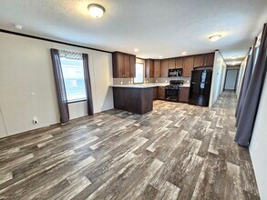 46000 Geddes Rd in Canton, MI - Foto de edificio - Building Photo