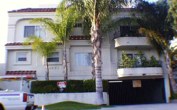 Aqua Vista Apartments in North Hollywood, CA - Foto de edificio - Building Photo