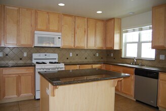 7680 Stone Bluff Way in Reno, NV - Building Photo - Building Photo