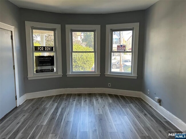 298 Stewart Ave in Kearny, NJ - Building Photo - Building Photo