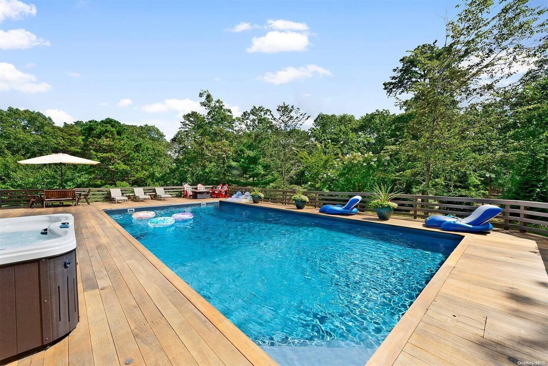 643 Stephen Hands Path in East Hampton, NY - Foto de edificio