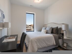 1244 W Huron St, Unit 1 in Chicago, IL - Foto de edificio - Building Photo