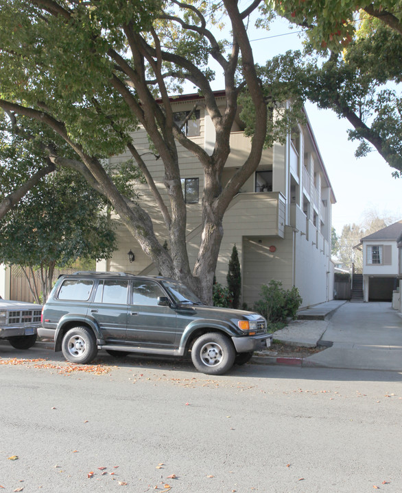 1117 Laguna Ave in Burlingame, CA - Foto de edificio