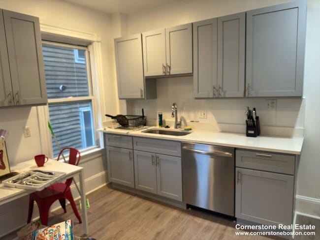 142 Calumet St, Unit 2 in Boston, MA - Foto de edificio - Building Photo