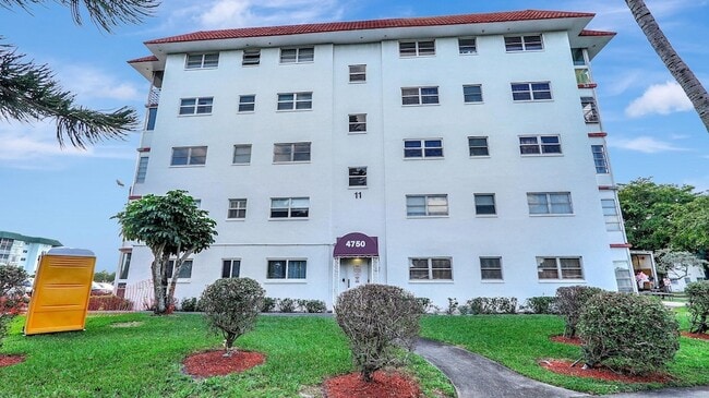 4750 NW 22nd Ct, Unit 118 in Lauderhill, FL - Building Photo - Building Photo