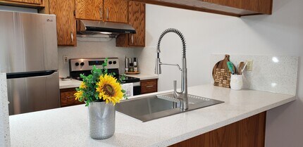 200 W Hawkeye Ave in Turlock, CA - Building Photo - Building Photo