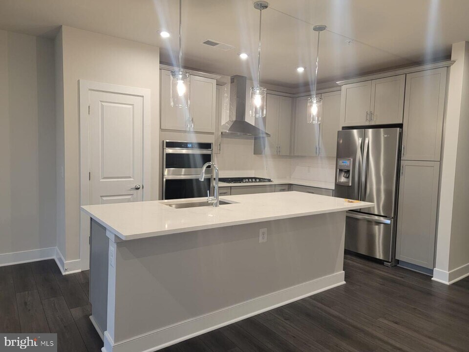 100 St Ives Pl-Unit -304 in Oxon Hill, MD - Building Photo