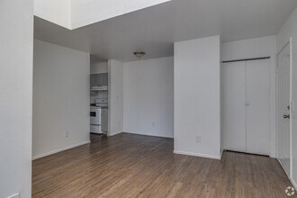 Desert Wind Apartments in Phoenix, AZ - Foto de edificio - Building Photo