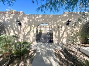 816 E Cottonwood Rd in Palm Springs, CA - Building Photo - Building Photo