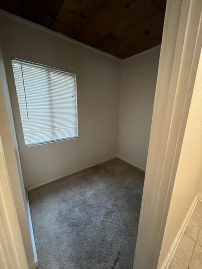 411 Tetley Ln in Crestline, CA - Building Photo - Building Photo