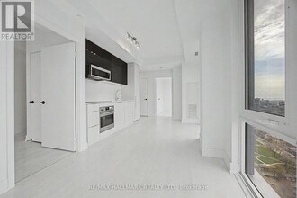 308 Jarvis St in Toronto, ON - Building Photo - Building Photo