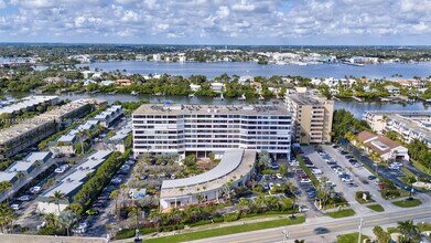 3589 S Ocean Blvd in South Palm Beach, FL - Building Photo - Building Photo