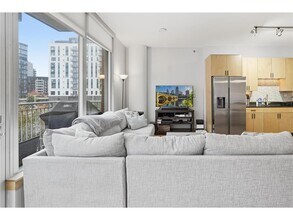 215 10th Ave S in Minneapolis, MN - Building Photo - Building Photo