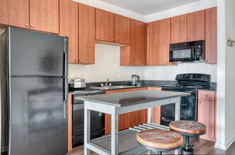 3210 Esperanza Crossing in Austin, TX - Foto de edificio - Building Photo