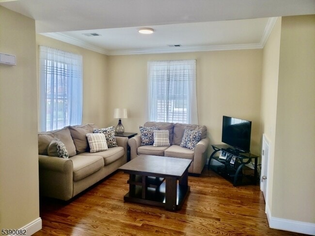 57 Elm St in Montclair, NJ - Building Photo - Building Photo
