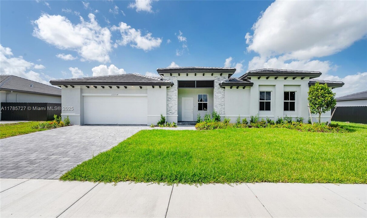 16754 SW 290th St in Homestead, FL - Building Photo