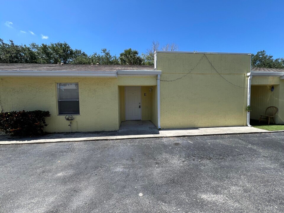 17345 Bush Rd in Jupiter, FL - Building Photo