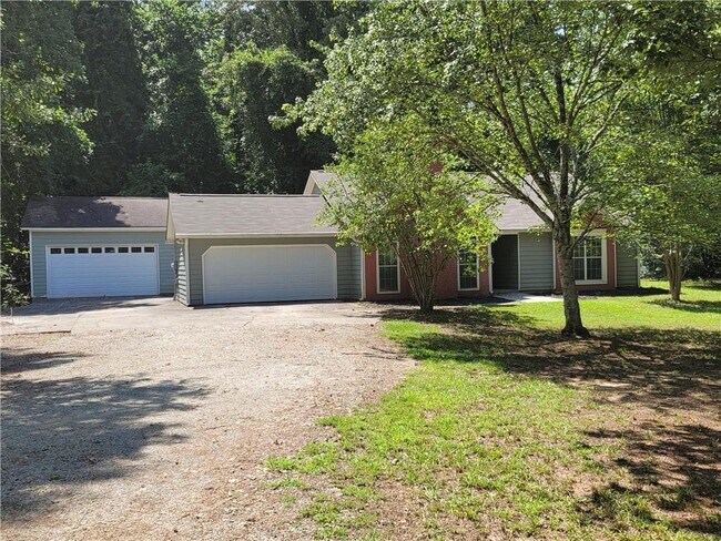 8040 GA-54 in Sharpsburg, GA - Building Photo - Building Photo