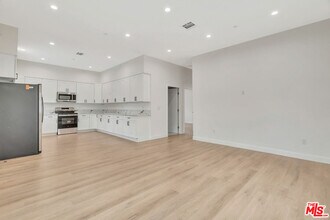 11108 Norris Ave in Los Angeles, CA - Building Photo - Building Photo