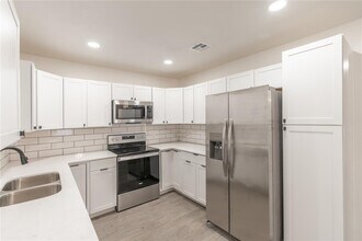 566 Parkhill Cir in Newcastle, OK - Foto de edificio - Building Photo