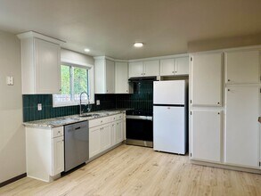 5479 Kalmia Dr NE in Keizer, OR - Building Photo - Building Photo