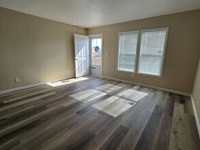 4650 E Lake Mead Blvd in Las Vegas, NV - Building Photo - Building Photo