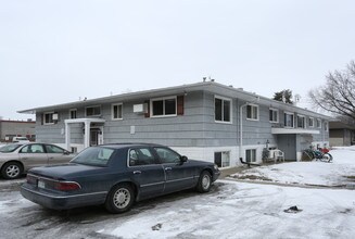 8963 Syndicate Ave in Lexington, MN - Foto de edificio - Building Photo