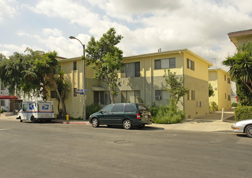 1225 N Genesee Ave in West Hollywood, CA - Building Photo