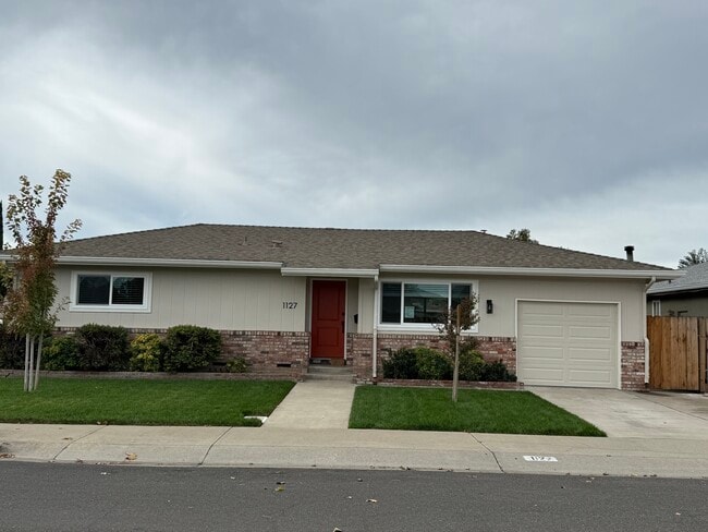 property at 1127 Dover Dr