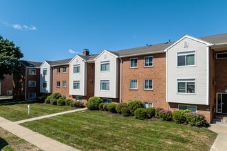 Rose Hill Apartments in Norwich, CT - Foto de edificio - Building Photo