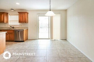 421 Sunflower Dr in Raymore, MO - Building Photo - Building Photo