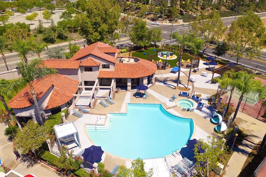 Vista Promenade in Temecula, CA - Foto de edificio