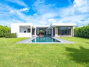 16650 Sunset Way in Weston, FL - Building Photo - Building Photo