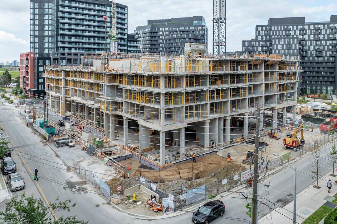 Express 2 Condos in Toronto, ON - Building Photo